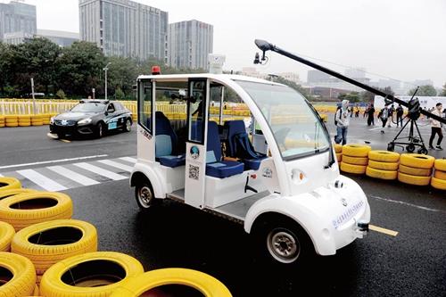 我國(guó)無(wú)人駕駛汽車(chē)亮相世界機(jī)器人大會(huì)