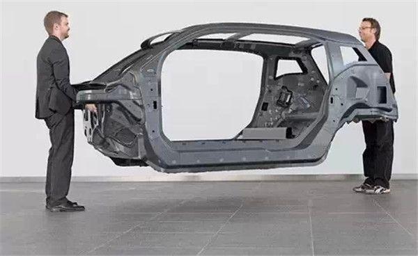 很多人認(rèn)為車越重越穩(wěn)，那么輕量化設(shè)計(jì)后還安全嗎？