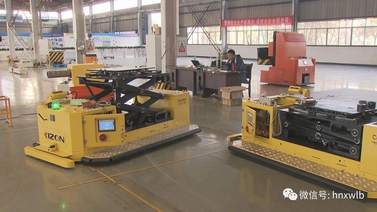 國內首臺200噸重載工業(yè)移動機器人投入運用