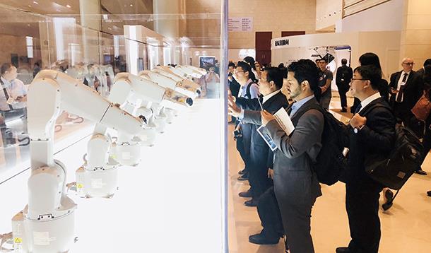 兩會聚焦制造業(yè) 工業(yè)機(jī)器人“智能+”拓展